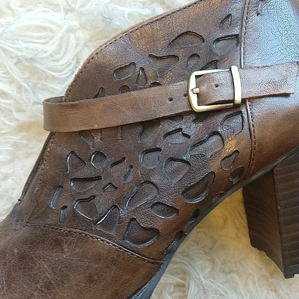 Everybody by B.Z. Moda Slip on Heeled Leather Shoes - Picture 7 of 11